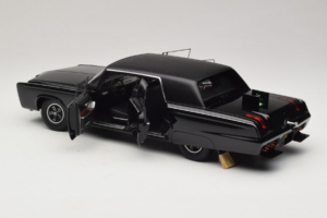 Chrysler Imperial Black Beauty Green Hornet TV Series AUTOart 1:18 71546 Kov – obrázek 5 z 8