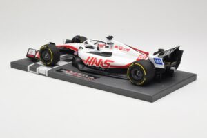 Haas VF-22 #20 K. Magnussen British GP 2022 Minichamps 1:18 117221020 Kov – obrázek 5 z 6