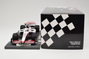 Haas VF-22 #20 K. Magnussen British GP 2022 Minichamps 1:18 117221020 Kov – obrázek 6 z 6