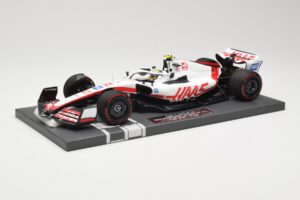Haas VF-22 #47 M. Schumacher Bahrain GP 2022 Minichamps 1:18 117220147 Kov – obrázek 2 z 6