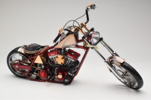 Harley-Davidson West Coast Choppers Diablo Soft Tail Zlatá Červená Minichamps 1:5 JJ04-05-03 Kov – obrázek 5 z 6