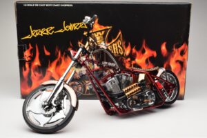 Harley-Davidson West Coast Choppers Diablo Soft Tail Zlatá Červená Minichamps 1:5 JJ04-05-03 Kov – obrázek 6 z 6