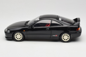 Honda Integra Type R DC2 Pre-Facelift Flamenco Black Pearl MotorHelix 1:18 M85203 Kov – obrázek 4 z 8