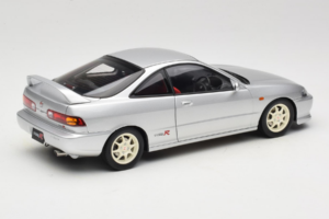 Honda Integra Type R DC2 Pre-Facelift Vogue Silver Metallic MotorHelix 1:18 M85202 Kov – obrázek 3 z 8