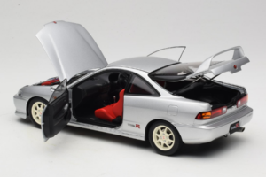 Honda Integra Type R DC2 Pre-Facelift Vogue Silver Metallic MotorHelix 1:18 M85202 Kov – obrázek 5 z 8