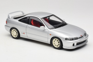 Honda Integra Type R DC2 Pre-Facelift Vogue Silver Metallic MotorHelix 1:18 M85202 Kov – obrázek 6 z 8