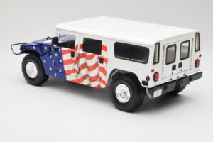 Hummer H1 AM General Gore-Lieberman Humvee America Exoto 1:18 01807 Kov – obrázek 7 z 8