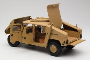 Hummer H1 AM General Military Police Exoto 1:18 01801 Kov – obrázek 5 z 8