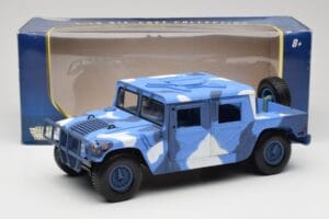 Hummer H1 Humvee Modrý & Bílý Motormax 1:18 73157 Kov – obrázek 8 z 8