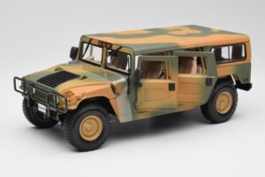 Hummer H1 Station Wagon Military Maisto 1:18 56049 Kov – obrázek 2 z 8