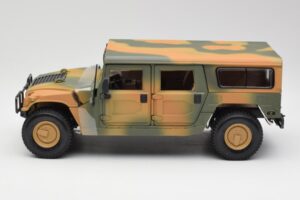 Hummer H1 Station Wagon Military Maisto 1:18 56049 Kov – obrázek 4 z 8