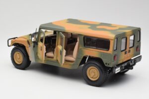Hummer H1 Station Wagon Military Maisto 1:18 56049 Kov – obrázek 5 z 8