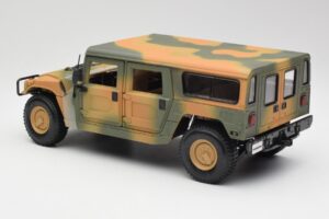 Hummer H1 Station Wagon Military Maisto 1:18 56049 Kov – obrázek 7 z 8