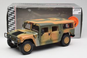 Hummer H1 Station Wagon Military Maisto 1:18 56049 Kov – obrázek 8 z 8
