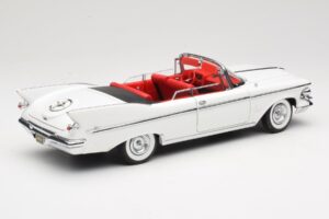 Imperial Crown Kabriolet Bílý Road Signature 1:18 20138 Kov – obrázek 3 z 8