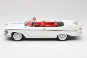 Imperial Crown Kabriolet Bílý Road Signature 1:18 20138 Kov – obrázek 4 z 8
