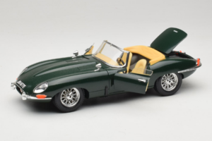 Jaguar E-Type Kabriolet Zelený Bburago 1:18 3026 Kov – obrázek 2 z 8