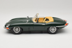 Jaguar E-Type Kabriolet Zelený Bburago 1:18 3026 Kov – obrázek 4 z 8