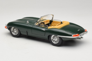 Jaguar E-Type Kabriolet Zelený Bburago 1:18 3026 Kov – obrázek 7 z 8