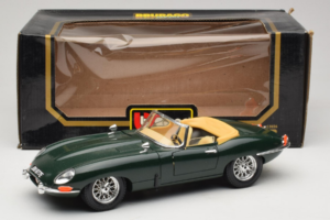 Jaguar E-Type Kabriolet Zelený Bburago 1:18 3026 Kov – obrázek 8 z 8