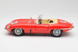 Jaguar E-Type Kabriolet Červený Bburago 1:18 3016 Kov – obrázek 4 z 8