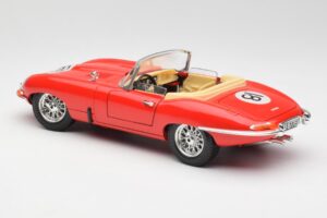 Jaguar E-Type Kabriolet Červený Bburago 1:18 3016 Kov – obrázek 7 z 8