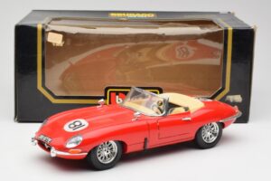 Jaguar E-Type Kabriolet Červený Bburago 1:18 3016 Kov – obrázek 8 z 8