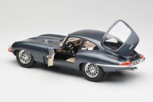 Jaguar E-Type Šedý Bburago 1:18 30018 Kov – obrázek 5 z 8