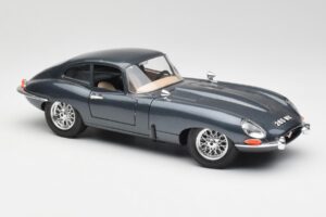Jaguar E-Type Šedý Bburago 1:18 30018 Kov – obrázek 6 z 8