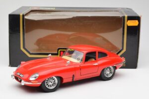 Jaguar E-Type Červený Bburago 1:18 3018 Kov – obrázek 8 z 8