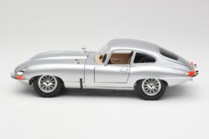 Jaguar E-Type Series 1 Stříbrný Bburago 1:18 3018-M2 Kov – obrázek 4 z 8