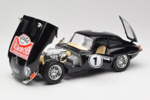 Jaguar E-Type Series 1 #1 British Racing Green Bburago 1:18 3018-M3 Kov – obrázek 2 z 8
