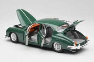 Jaguar Mark II British Racing Zelený & Modrý Interiér Maisto 1:18 59001 Kov – obrázek 5 z 8