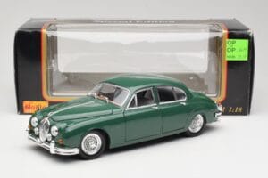 Jaguar Mark II British Racing Zelený & Modrý Interiér Maisto 1:18 59001 Kov – obrázek 8 z 8