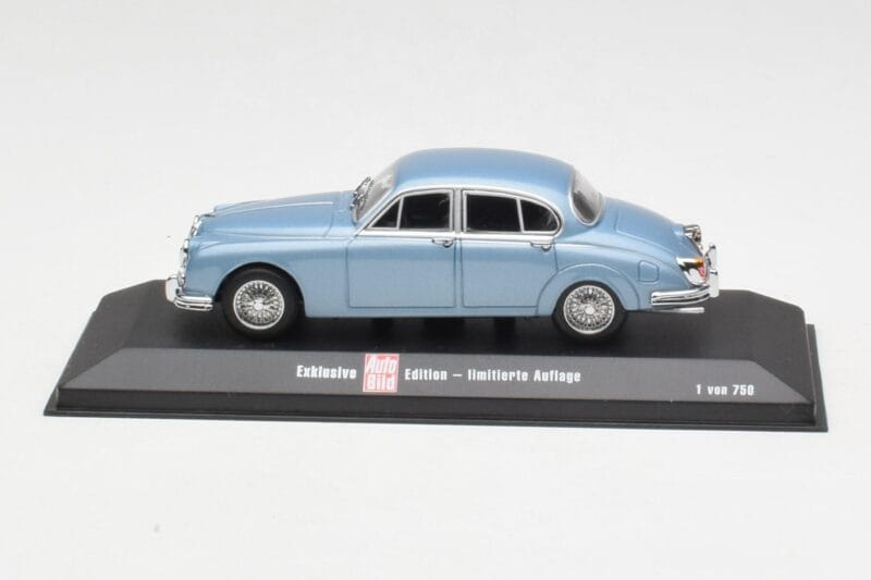 Jaguar Mk II Blue Metallic Minichamps 1:43 433130604 Kov