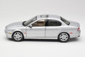 Jaguar X-Type Stříbrný Maisto 1:18 7271328 Kov – obrázek 4 z 8