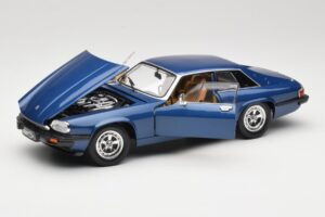 Jaguar XJ-S Modrý Road Signature 1:18 92658 Kov – obrázek 2 z 8