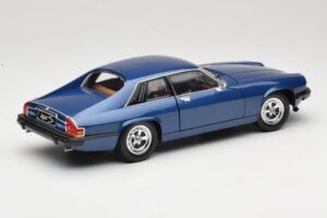 Jaguar XJ-S Modrý Road Signature 1:18 92658 Kov – obrázek 3 z 8