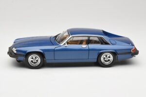 Jaguar XJ-S Modrý Road Signature 1:18 92658 Kov – obrázek 4 z 8