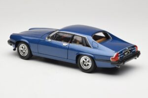 Jaguar XJ-S Modrý Road Signature 1:18 92658 Kov – obrázek 7 z 8
