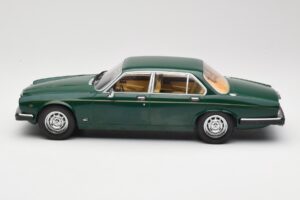 Jaguar XJ Series III Tmavě Zelený MCG 1:18 MCG18175 Kov – obrázek 3 z 6