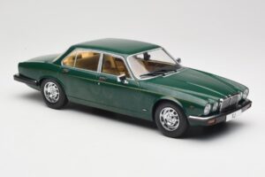 Jaguar XJ Series III Tmavě Zelený MCG 1:18 MCG18175 Kov – obrázek 4 z 6
