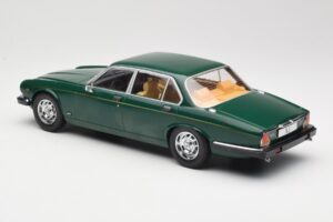 Jaguar XJ Series III Tmavě Zelený MCG 1:18 MCG18175 Kov – obrázek 5 z 6
