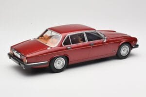 Jaguar XJ Series III Metallic Dark Red MCG 1:18 MCG18176 Kov – obrázek 2 z 6