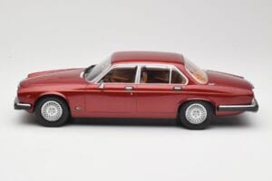 Jaguar XJ Series III Metallic Dark Red MCG 1:18 MCG18176 Kov – obrázek 3 z 6