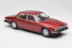 Jaguar XJ Series III Metallic Dark Red MCG 1:18 MCG18176 Kov – obrázek 4 z 6