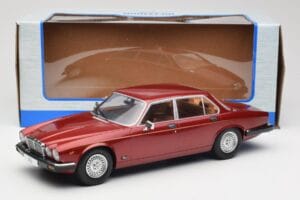 Jaguar XJ Series III Metallic Dark Red MCG 1:18 MCG18176 Kov – obrázek 6 z 6