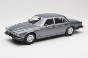 Jaguar XJ Series III Metallic Grey MCG 1:18 MCG18177 Kov