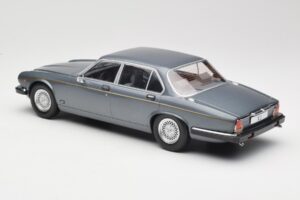 Jaguar XJ Series III Metallic Grey MCG 1:18 MCG18177 Kov – obrázek 5 z 6