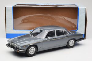 Jaguar XJ Series III Metallic Grey MCG 1:18 MCG18177 Kov – obrázek 6 z 6